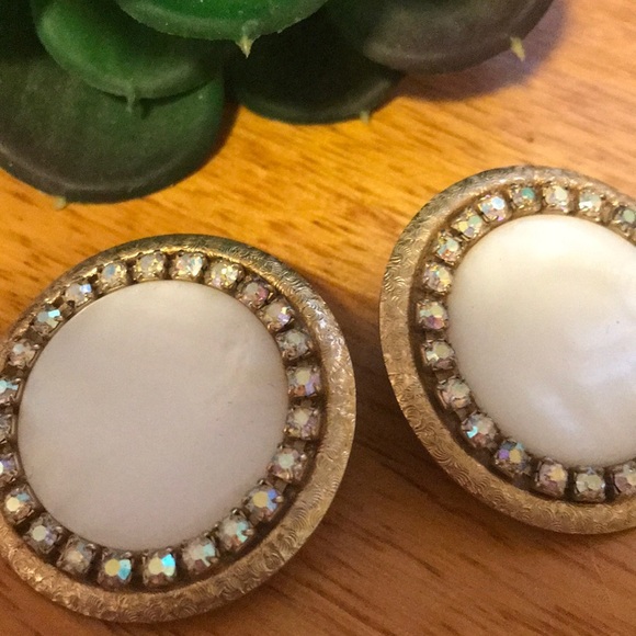 Clip On Costume earrings - Picture 2 of 4